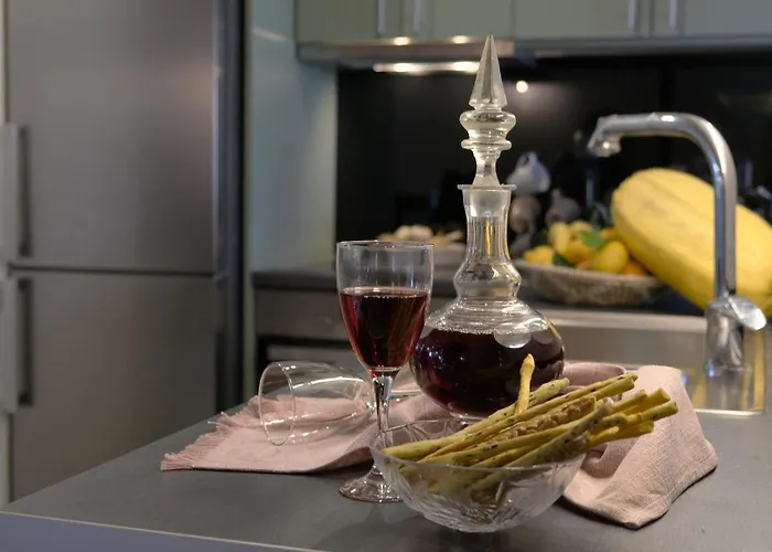 Yasemia Wood & Stone