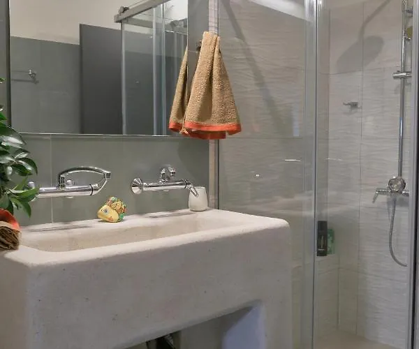 Yasemia Wood & Stone *